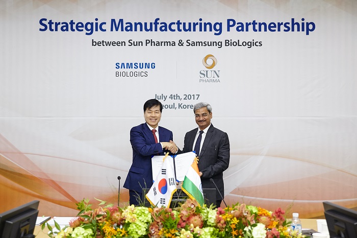 Dr.Tae Han Kim, CEO of Samsung Biologics and Anil Kumar Jain, CEO of Sun Pharma at the Signing ceremony in Incheon Samsung Biologics Headquarte 2
