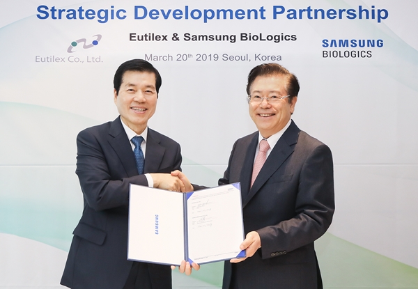Samsung Biologics CEO, Tae-han Kim and Dr. Byoung S. Kwon